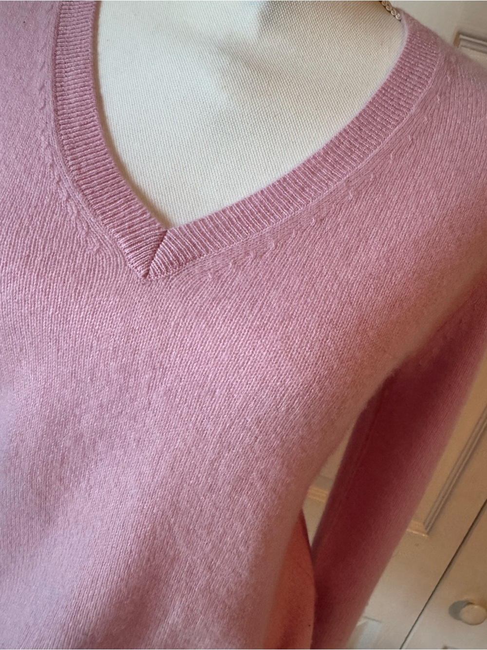 Nordstrom Soft V-Neck cashmere sweater in ballet Pink